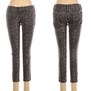 CARMAR gray snake print skinny cropped ankle jeans size 25 like new